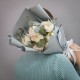 Букет из 7 белых ранункулюсов с эвкалиптом купить с доставкой в Санкт-Петербурге
